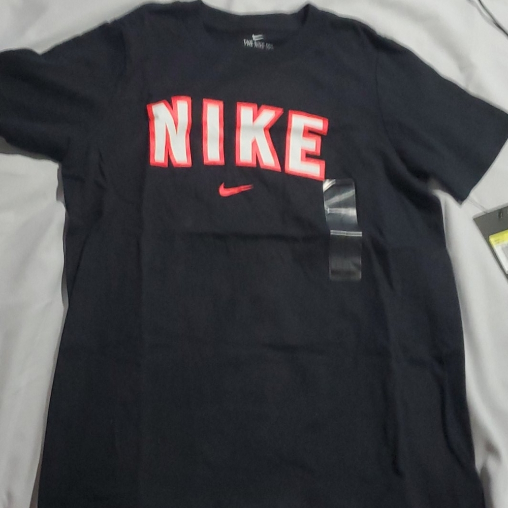 Black nike shirt